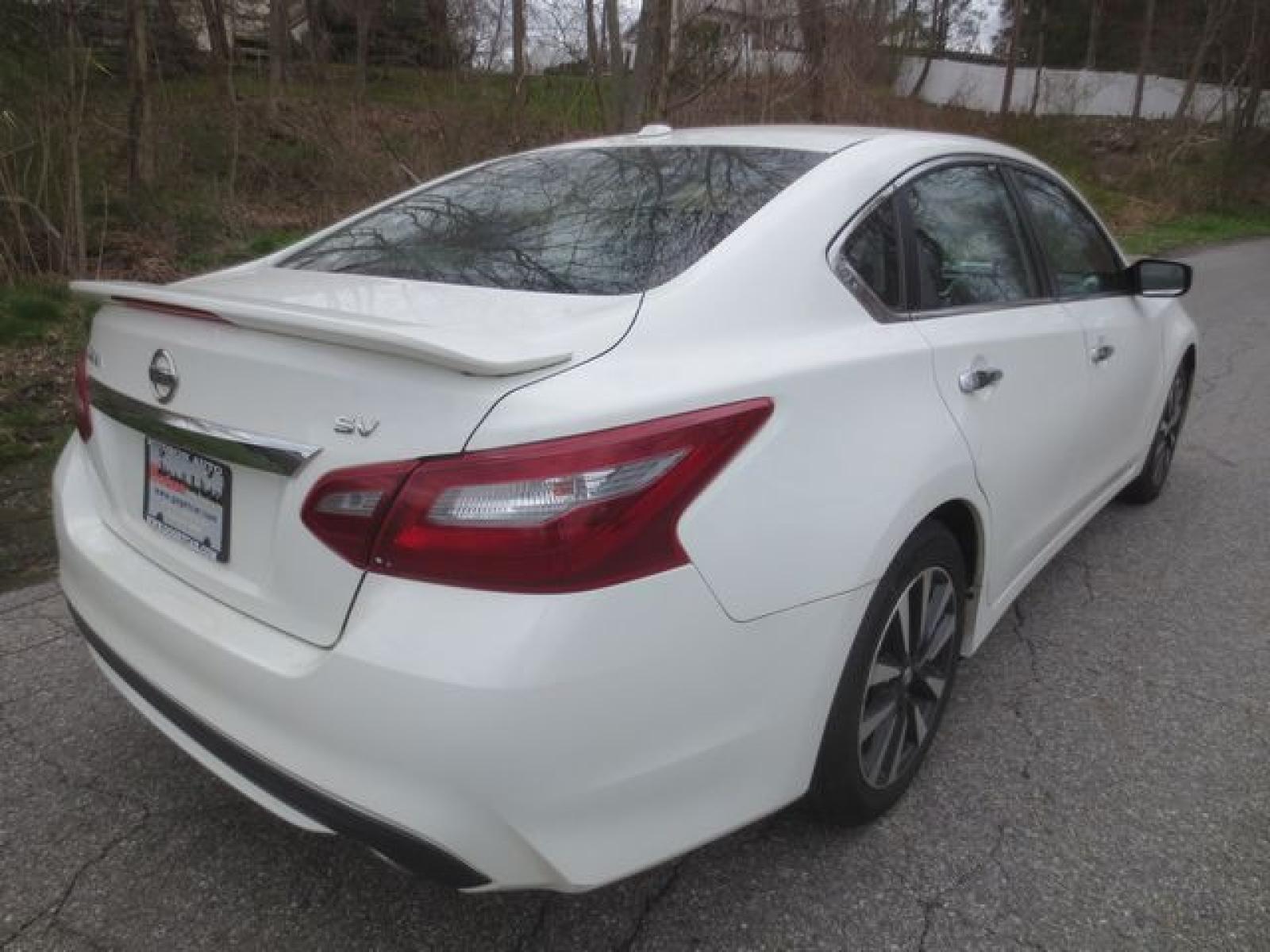 2018 White /Black Nissan Altima 2.5 (1N4AL3AP5JC) with an 2.5L L4 DOHC 16V engine, CVT transmission, located at 270 US Route 6, Mahopac, NY, 10541, (845) 621-0895, 41.349022, -73.755280 - Photo #3